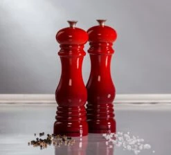 Le Creuset Pepermolen - 21cm - Kersenrood -Keukenheld Verkoopwinkel 1200x1089 3