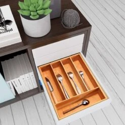Merkloos Bamboehouten Bestekbak - 5 Compartimenten - 25 X 35 X 6 Cm. - Organizer - 5 Vaks -Keukenheld Verkoopwinkel 1200x1200 193