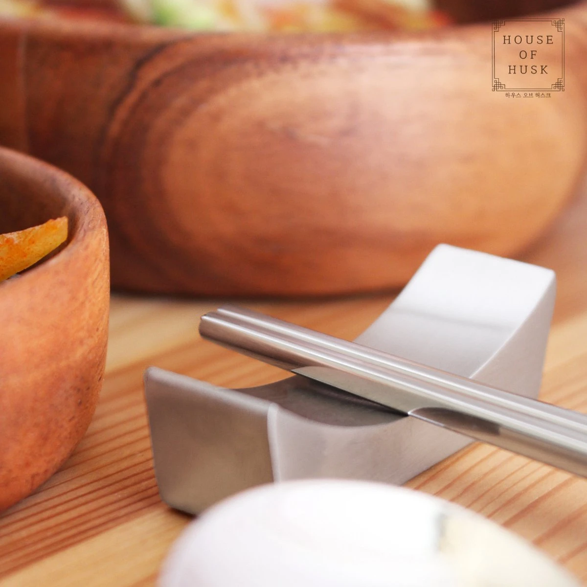 House Of Husk 1 Persoons Chopstick Lepel Set - 1 Paar Metalen Koreaanse Eetstokjes - Inclusief Eetlepel En Houder - RVS - Metaal - Eetstokjes - Koreaans - Vaatwasserbestendig - Sushi Chopsticks - Noodles - Zilver 5 House Of Husk 1 Persoons Chopstick Lepel Set - 1 Paar Metalen Koreaanse Eetstokjes - Inclusief Eetlepel En Houder - RVS - Metaal - Eetstokjes - Koreaans - Vaatwasserbestendig - Sushi Chopsticks - Noodles - Zilver - Afbeelding 5