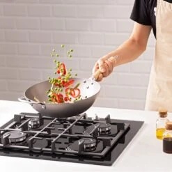 Navaris Grote Wokpan Geschikt Voor Inductie - Koolstofstalen Wok Met Twee Handvaten - Carbon Steel Wok 30 Cm Diameter - Voor Roerbak- En Wokgerechten 11 Navaris Grote Wokpan Geschikt Voor Inductie - Koolstofstalen Wok Met Twee Handvaten - Carbon Steel Wok 30 Cm Diameter - Voor Roerbak- En Wokgerechten -Keukenheld Verkoopwinkel 1200x1200 495