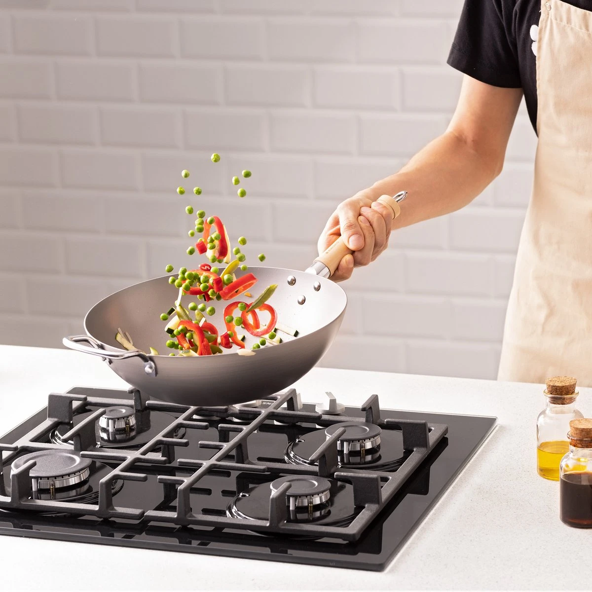 Navaris Grote Wokpan Geschikt Voor Inductie - Koolstofstalen Wok Met Twee Handvaten - Carbon Steel Wok 30 Cm Diameter - Voor Roerbak- En Wokgerechten 6 Navaris Grote Wokpan Geschikt Voor Inductie - Koolstofstalen Wok Met Twee Handvaten - Carbon Steel Wok 30 Cm Diameter - Voor Roerbak- En Wokgerechten - Afbeelding 6