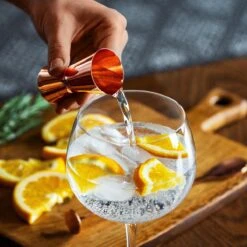 BarDeluxe® Gin Tonic Glazen - Gin Tonic Geschenkset - Handgeblazen - Gin Glazen - 2 Stuks - Gin Set - Kristal - Inclusief 2 Gin Glazen, Gin Tonic Lepel, Maatbeker, 2 RVS Rietjes & Receptenboekje -Keukenheld Verkoopwinkel 1200x1200 762