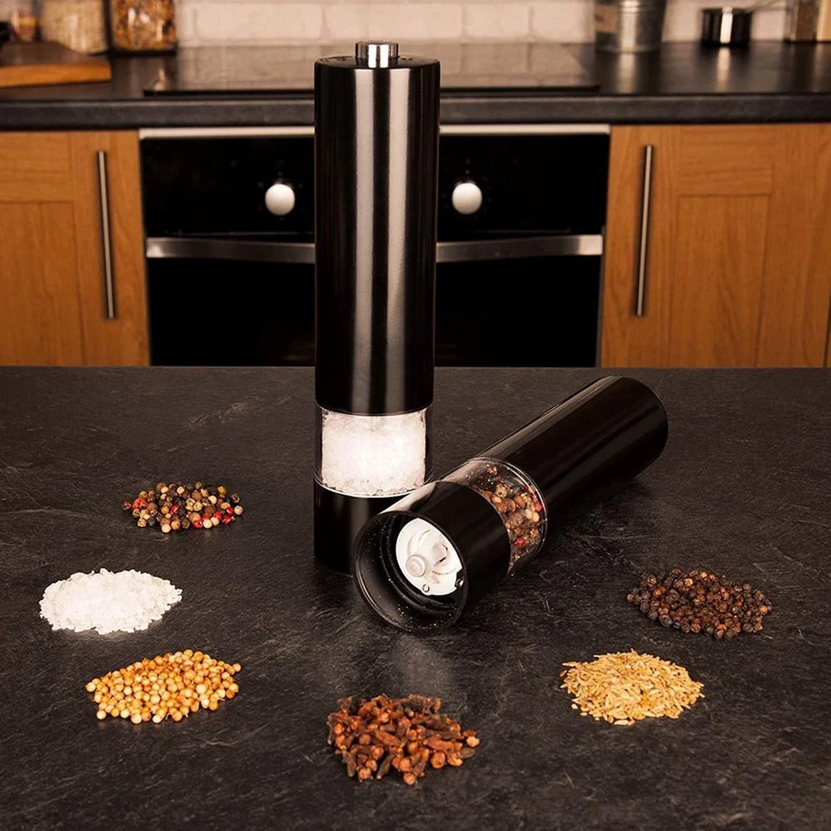 Allkinds Elektrische Peper En Zoutmolen Set - Peper En Zoutstel Elektrisch - Keukengerei - Batterij - Lichtgevend - RVS - Mat Zwart 5 Allkinds Elektrische Peper En Zoutmolen Set - Peper En Zoutstel Elektrisch - Keukengerei - Batterij - Lichtgevend - RVS - Mat Zwart - Afbeelding 5