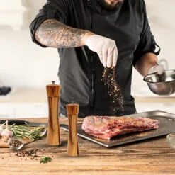 Peper En Zoutmolen Set - 22CM - Pepermolen - Zoutmolen - 2 Stuks - Acacia Hout - Instelbare Maalgraad - Duurzaam - Luxe Kwaliteit - Hervulbaar - Barbecue - BBQ Accesoires - Zout Peper Kruiden - Sinterklaas - Kerst -Keukenheld Verkoopwinkel 1200x1200 867