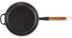 Le Creuset Koekenpan Signature Mat Zwart - ø 28 Cm / 2.6 Liter - Geëmailleerde Anti-aanbaklaag -Keukenheld Verkoopwinkel 1200x635