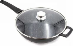 Cheffinger Wokpan Met Deksel - 32cm - Zwart - Pan - Keukenaccessoires -Keukenheld Verkoopwinkel 1200x767