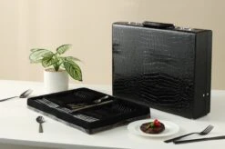 Swiss Pro+ Bestekset In Koffer-72 Delig-12 Persoons-Zwitsers Kwaliteit-Complete Set-100% Roestvrijstaal- Zwart 23 Swiss Pro+ Bestekset In Koffer-72 Delig-12 Persoons-Zwitsers Kwaliteit-Complete Set-100% Roestvrijstaal- Zwart -Keukenheld Verkoopwinkel 1200x799 12