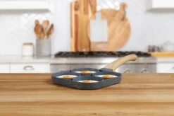 Magnani - Eierpan - 4 Bakplaten Van ⌀ 8 Cm - Voor Gas- En Elektrische Kookplaten - Aluminium - Houten Handvat - 38 X 18.7 X 2 Cm -Keukenheld Verkoopwinkel 1200x799 41