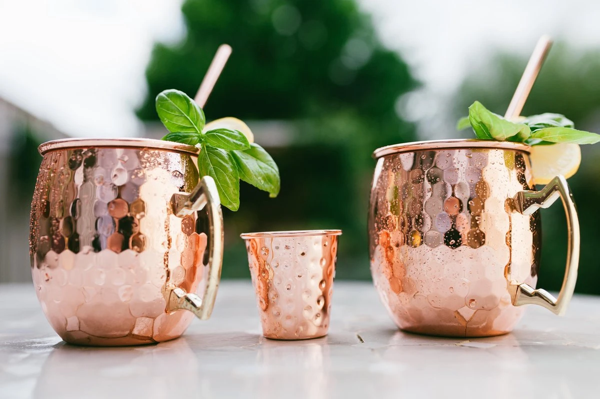 Ubian Moscow Mule Bekers – Inclusief 2 RVS Rietjes & 1 Barmaatje / Jigger – Koperen Beker – 2 Stuks 6 Ubian Moscow Mule Bekers – Inclusief 2 RVS Rietjes & 1 Barmaatje / Jigger – Koperen Beker – 2 Stuks - Afbeelding 6