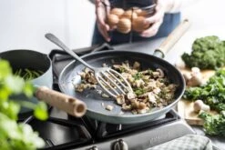 GreenPan Mayflower Koekenpannenset Ø 20cm + Ø 24cm + 1 Accessoire - Lichtblauw - Inductie - PFAS-vrij -Keukenheld Verkoopwinkel 1200x800 36