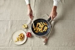 Demeyere Alu Cosi 3 Koekenpan - Ceraforce - 30 Cm - PTFE-vrij 9 Demeyere Alu Cosi 3 Koekenpan - Ceraforce - 30 Cm - PTFE-vrij -Keukenheld Verkoopwinkel 1200x800 43