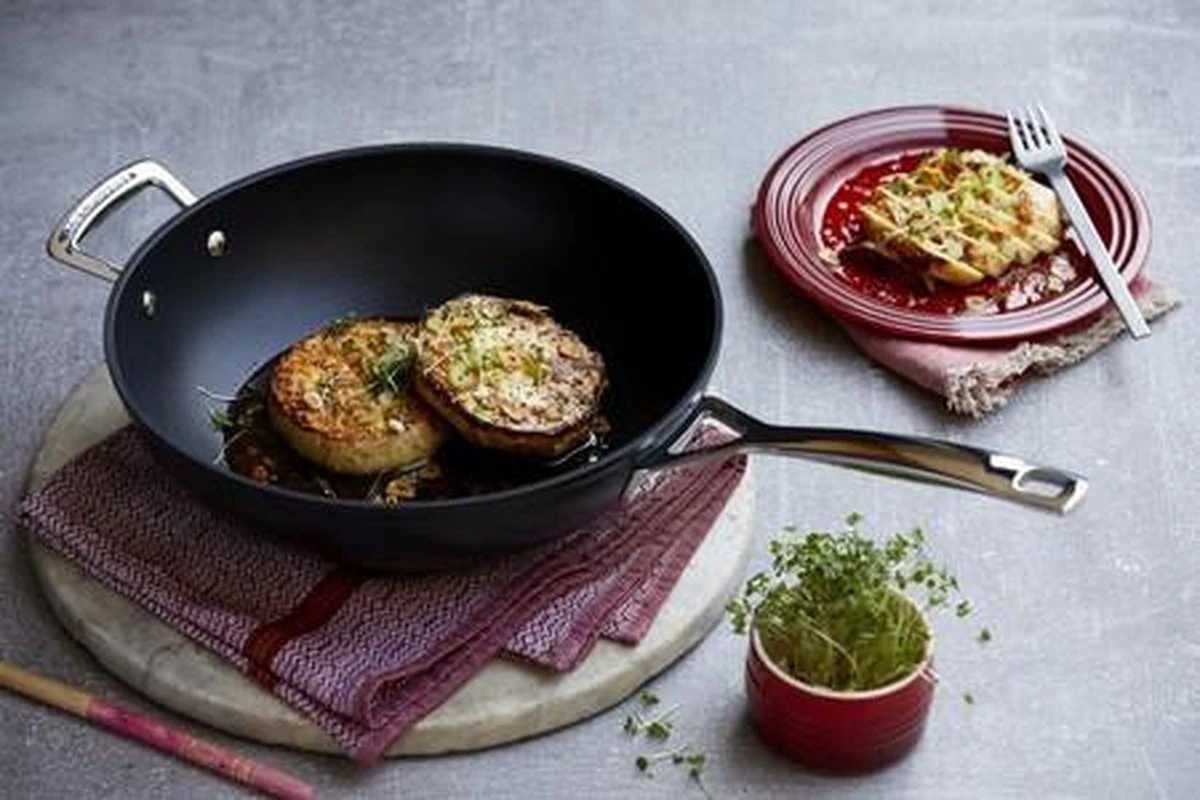 Le Creuset Wokpan - Met Steel - Les Forgées TNS - ø 26 Cm / 3.4 Liter - Standaard Anti-aanbaklaag 3 Le Creuset Wokpan - Met Steel - Les Forgées TNS - ø 26 Cm / 3.4 Liter - Standaard Anti-aanbaklaag - Afbeelding 3