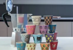 Quy Cup - 90ml Ecologische Reis Beker - Espressobeker “Peanuts Snoopy Music” Met Zwarte Siliconen Deksel 20 Quy Cup - 90ml Ecologische Reis Beker - Espressobeker “Peanuts Snoopy Music” Met Zwarte Siliconen Deksel -Keukenheld Verkoopwinkel 1200x814