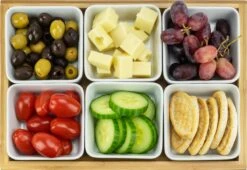 Krumble Borrelplank Met 6 Schaaltjes - Borrelplank - Tapasschaal - Serveerschaal Met Vakjes - Snackschaal - Snack- & Tappasschalen - Serveerplanken- Serveerschalen - Hout En Keramiek - 6 Delig Schaaltjes - Wit En Bruin -Keukenheld Verkoopwinkel 1200x826 2