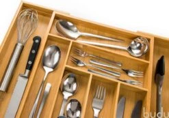 Budu Uitschuifbare Bamboe Bestekbak #47 (47 Cm Diep) - Bestekcassette Hout - Besteklade - 47 X 30,6 - 50 Cm - 6/8 Vakken 11 Budu Uitschuifbare Bamboe Bestekbak #47 (47 Cm Diep) - Bestekcassette Hout - Besteklade - 47 X 30,6 - 50 Cm - 6/8 Vakken -Keukenheld Verkoopwinkel 1200x839