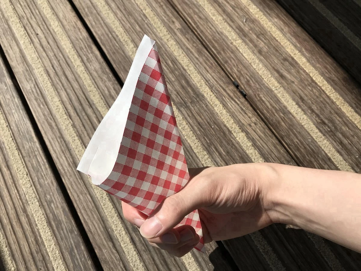 Papieren Frietzak - 30 Stuks - Kleine Patat Maat K14 - Boerenbont - Rode Ruitjes - Puntzak - Patatzak - Traktaties 4 Papieren Frietzak - 30 Stuks - Kleine Patat Maat K14 - Boerenbont - Rode Ruitjes - Puntzak - Patatzak - Traktaties - Afbeelding 4