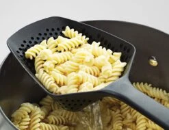 Joseph Joseph Scoop Plus Vergietlepel - Schuimspaan - Frituurschep -Keukenheld Verkoopwinkel 1200x923 2