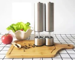 MD-Goods ® Elektrische Peper En Zoutmolen Set - Pepermolen - RVS - Cadeau - Restaurant Kwaliteit -Keukenheld Verkoopwinkel 1200x960 2