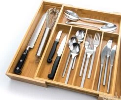 Budu Uitschuifbare Bamboe Bestekbak #38 (38 Cm Diep) - Bestekcassette Hout - Besteklade - 38 X 29,5 - 47,8 Cm - 5/7 Vakken 12 Budu Uitschuifbare Bamboe Bestekbak #38 (38 Cm Diep) - Bestekcassette Hout - Besteklade - 38 X 29,5 - 47,8 Cm - 5/7 Vakken -Keukenheld Verkoopwinkel 1200x990