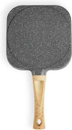 Magnani - Eierpan - 4 Bakplaten Van ⌀ 8 Cm - Voor Gas- En Elektrische Kookplaten - Aluminium - Houten Handvat - 38 X 18.7 X 2 Cm -Keukenheld Verkoopwinkel 661x1200