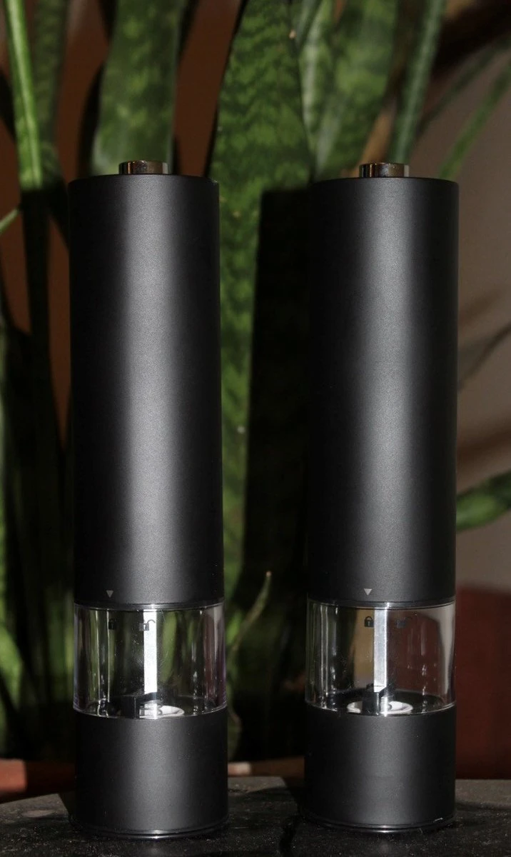 Allkinds Elektrische Peper En Zoutmolen Set - Peper En Zoutstel Elektrisch - Keukengerei - Batterij - Lichtgevend - RVS - Mat Zwart 2 Allkinds Elektrische Peper En Zoutmolen Set - Peper En Zoutstel Elektrisch - Keukengerei - Batterij - Lichtgevend - RVS - Mat Zwart - Afbeelding 2