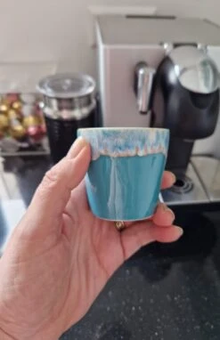 Costa Nova - Grespresso Servies - 6 Espresso Kopjes - Roze-Grijs-Azur-Red-Wit -Turquoise - Aardewerk - H 5.9 Cm -Keukenheld Verkoopwinkel 776x1200 2